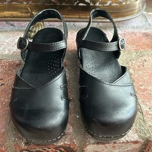 Women’s DANSKO Black Clogs Sandals MaryJanes  US 9.5 (euro 40)